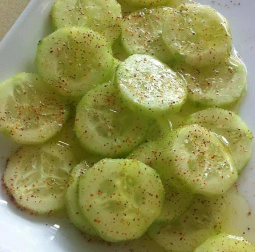 jas_d_barbie's tweet photo. how to eat cucumber w salt, pepper &amp; vinegar: https://t.co/0iE3RPe1h9
