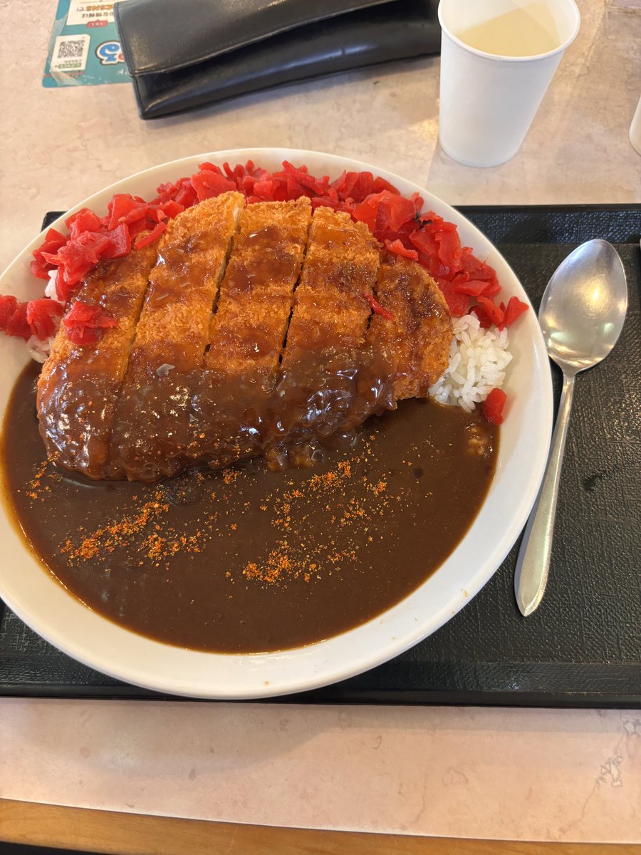 rk08301's tweet photo. 紅生姜牛丼に負けないように
今日は福神漬けで彩り添えてみたよ
おとといからずっと起きてて超ハイのチキンカツカレー https://t.co/73K5mD6eYd