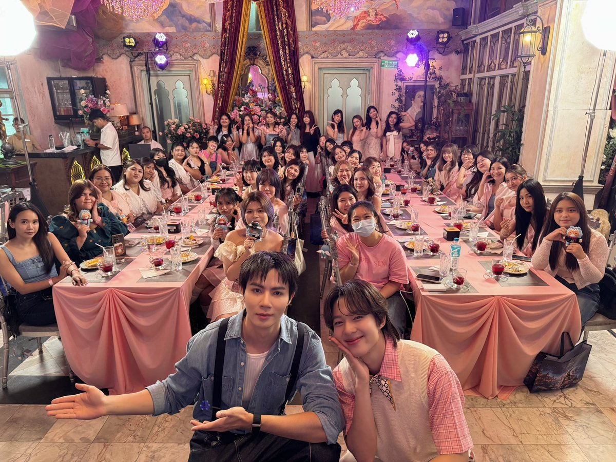 DomundiTV's tweet photo. ขอขอบคุณ @petheriaFamily ที่ให้เกียรติ “ซี” @zee_pruk และ “นุนิว” @CwrNew ได้มาร่วมกิจกรรมในวันนี้นะคะ 🥰

ขอขอบคุณแฟน ๆ ทุกคนที่มาเจอกัน รวมถึงแฟน ๆ ที่ส่งกำลังใจมาให้ทั้งสองคนด้วยนะคะ 🫶🏻✨️

#petheriaXZeeNunew https://t.co/l3XzAubjbe