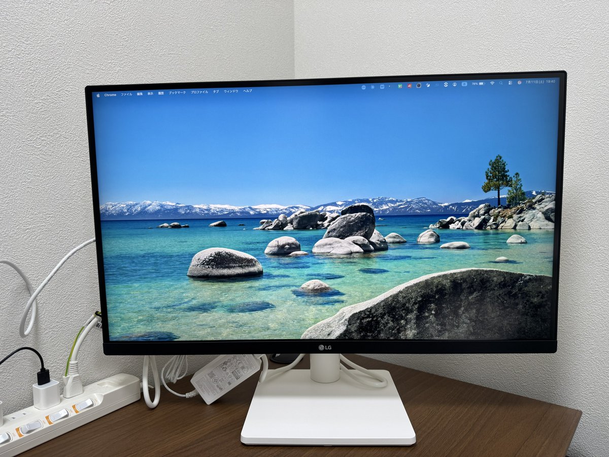 ke_go59's tweet photo. 配線関係などはこれからですが、LGの27インチ4Kモニターを新調したので、ひとまずテレワーク部屋に仮設置✨

仕事をする上で、画面の広さや解像度は集中力やパフォーマンスにも影響するので、作業環境はやっぱり大事ですね👍 https://t.co/RNXGuxSuqD