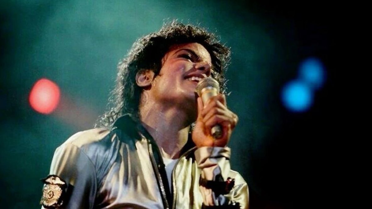 tsubasa_tokyo1's tweet photo. This is of pics in MJ’s ‘BAD Tour 1988’…🎩

#マイケル
#映画マイケル体感
#BadTour
#BadTour1988
#Micheal
#Michealmovie
#MichealJackson
#MJ https://t.co/rH449zORE8