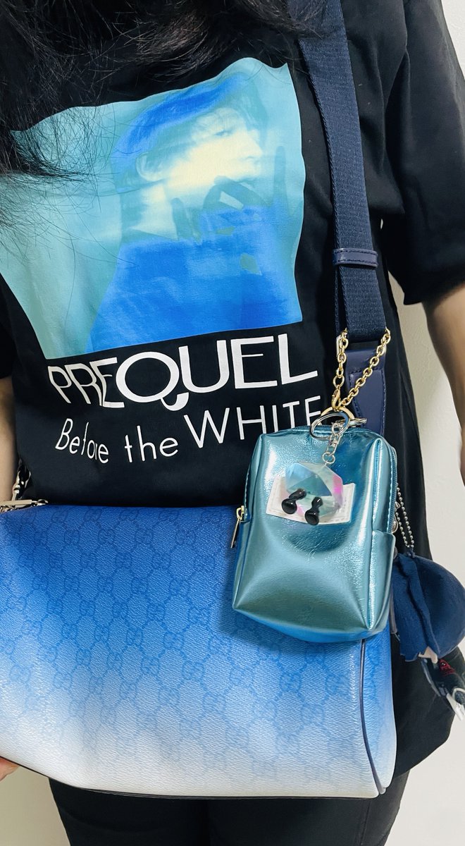Viekyzhou1011's tweet photo. #REALIVE
#PREQUEL
#BeforeTheWHITE
#羽生結弦
#yuzuruhayu
羽生くんのお顔Tシャツに、羽生くんグッズを合わせて💙
やっぱり最高です🥹
実物が素敵すぎて、我慢できずに3回目の注文🤣 https://t.co/trykKTHFwf