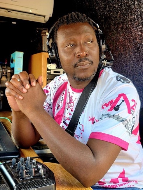 Munghana's tweet photo. [Emoyeni] #TimintsuTaXitsonga na Xikwembu xa Radio @Quintonizer na @Mafosi95. A hi tiphini swin'we hi #XigazaSaturday #makombandlela https://t.co/bueVDTusnG