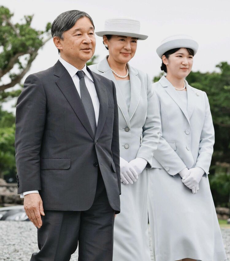 SAIGA_tuduku's tweet photo. 天皇の実子より600年血筋の離れた知らんオッサンの子供でも天皇が勤まると思う輩はバ○だと思う。
日本の象徴であろうと努める陛下、皇室を舐めているのだろう。
#天皇ご一家
#旧宮家養子案 https://t.co/8LLqT2pc7j