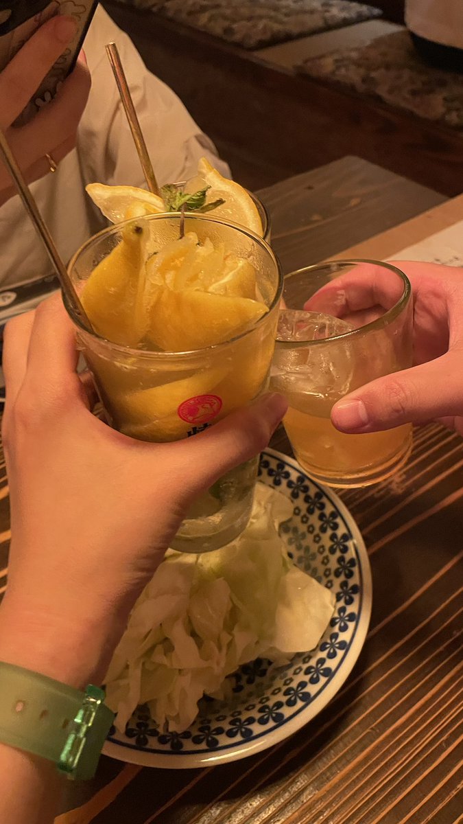 Ame3__'s tweet photo. やべ！柑橘系の果肉が盛り盛りなんだけど！酒少なくない？！？！(旨い) https://t.co/mKNBBRo4vx