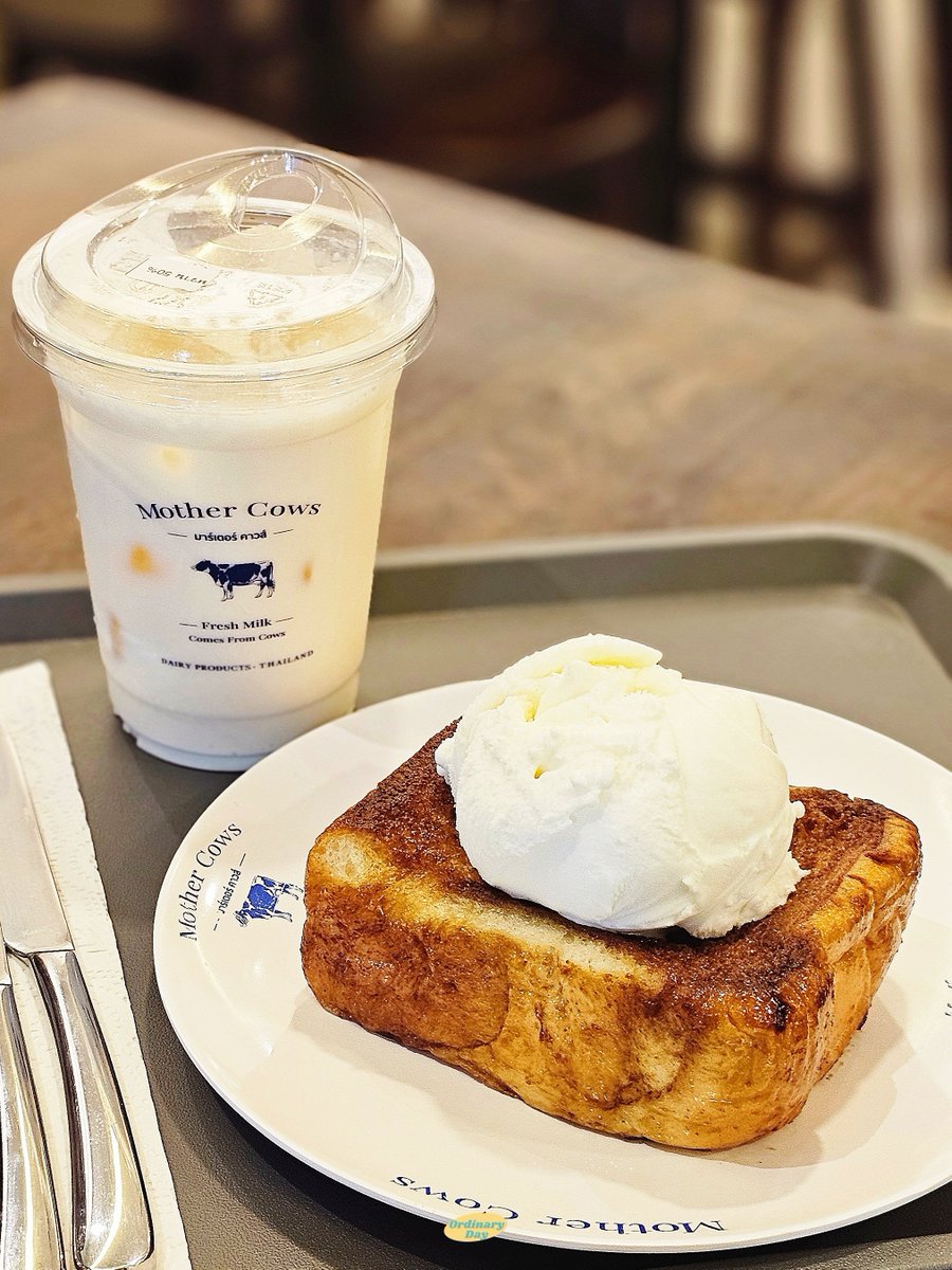 Cafe_LittleGirl's tweet photo. ให้เลยย Mother Cows หนมปังนุ่มร้อนๆ โปะไอติมนมไปอีก อร่อยย~ 🐄🍞🥛 https://t.co/ICkCDsUnLR