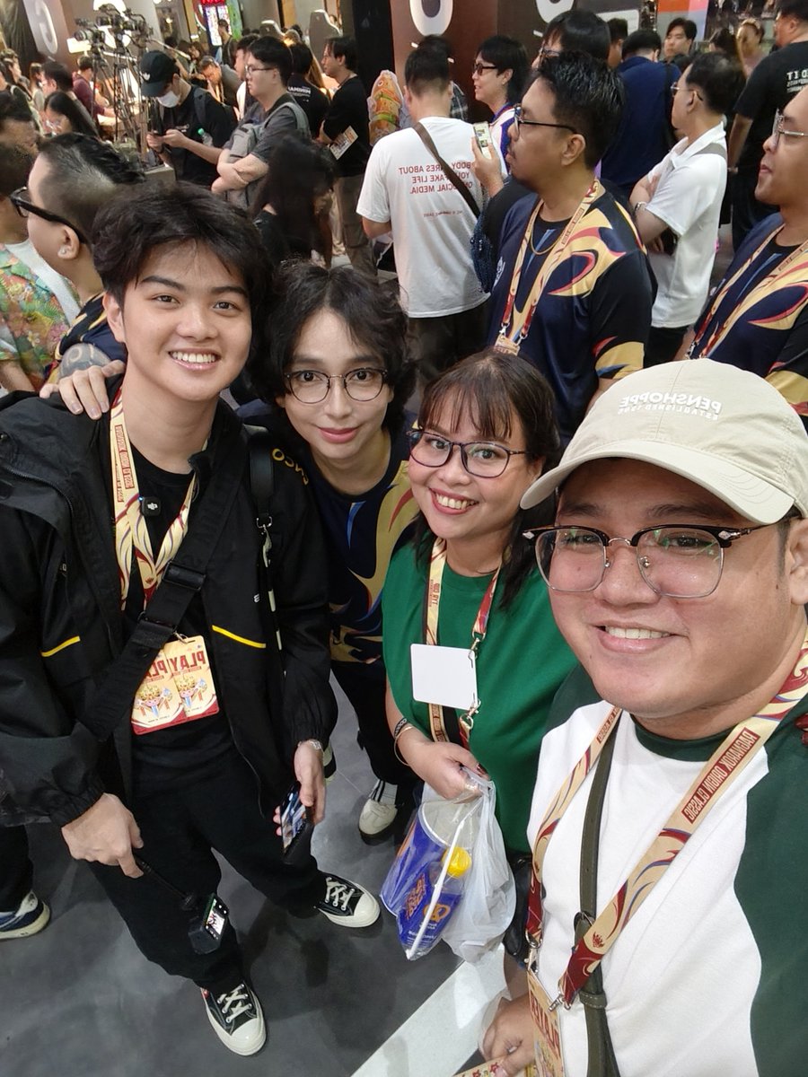 MsTracy8580's tweet photo. Congratulations Maaaaaaaaaa!!! https://t.co/kfNbijo3oS
