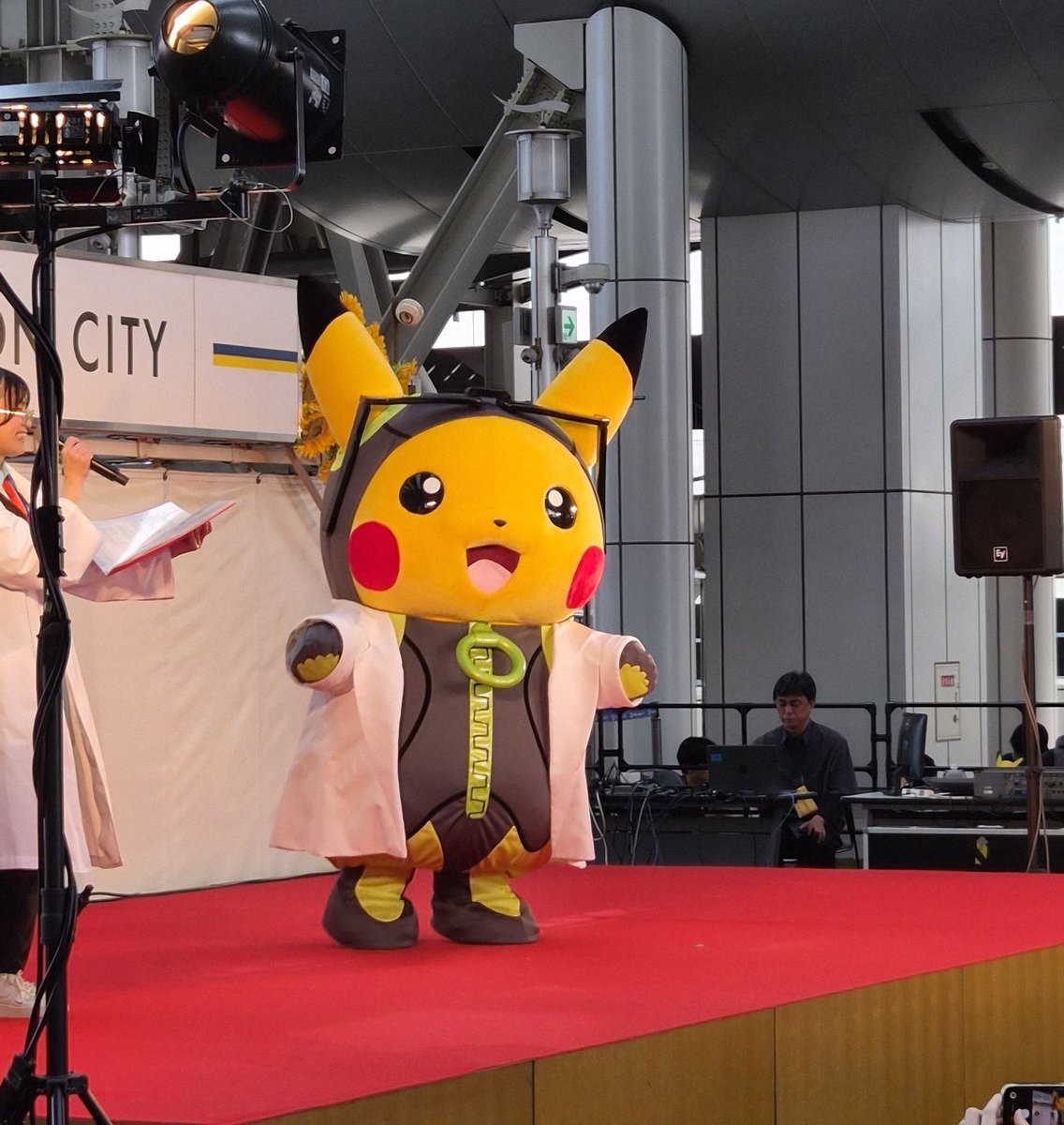 eriy1030's tweet photo. ウィロー博士の助手ピカチュウに会ってきた！ https://t.co/cZuDjZs1BS