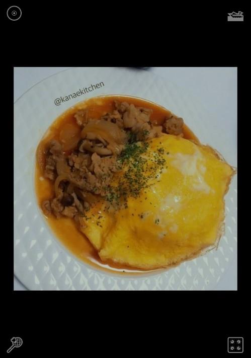 8Tid8's tweet photo. Lila再次进入梦乡，这次梦见了一个她够不着的硕大多汁的松果。她努力伸出爪子想要抓取，却在差点从巢穴里摔下来时惊醒。愿你有足够的爱去温暖世界。 https://t.co/dNWqesUWhd