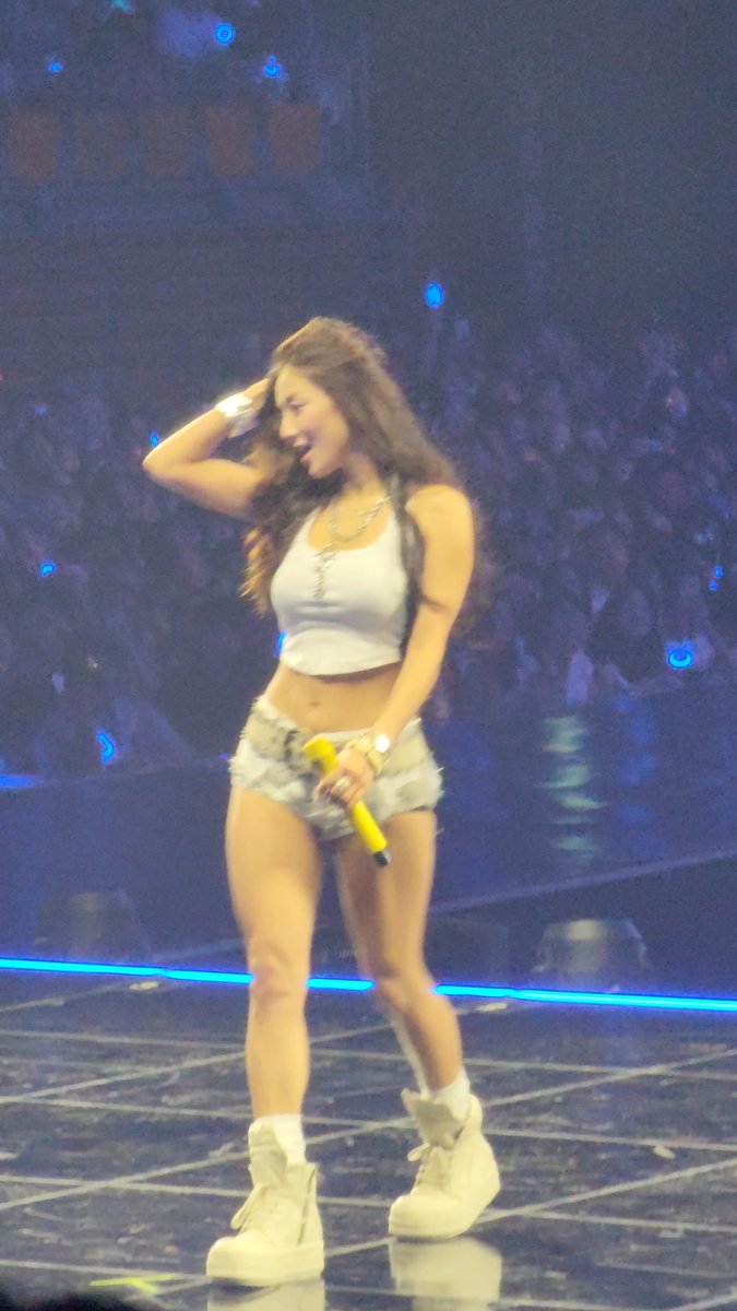 listeningforhyo's tweet photo. like wtf ??? https://t.co/Beu6zrLr8w