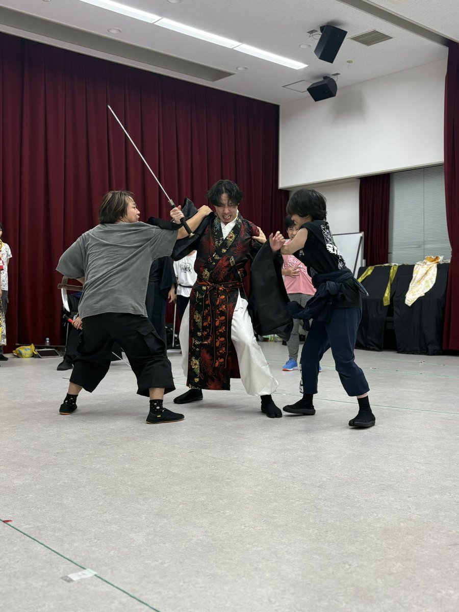 sword_works2012's tweet photo. #SwordWorks 
#シンガンノギョクザ 

通しを経て稽古も大詰めです！！
上演時間は2時間となっております！
まだまだご予約受付中です✨
（すてら）

公演詳細▶︎ https://t.co/qZ5O7QbwzD
予約窓口一覧▶︎ https://t.co/qpkpOcVPpZ https://t.co/gbKdOnxruE