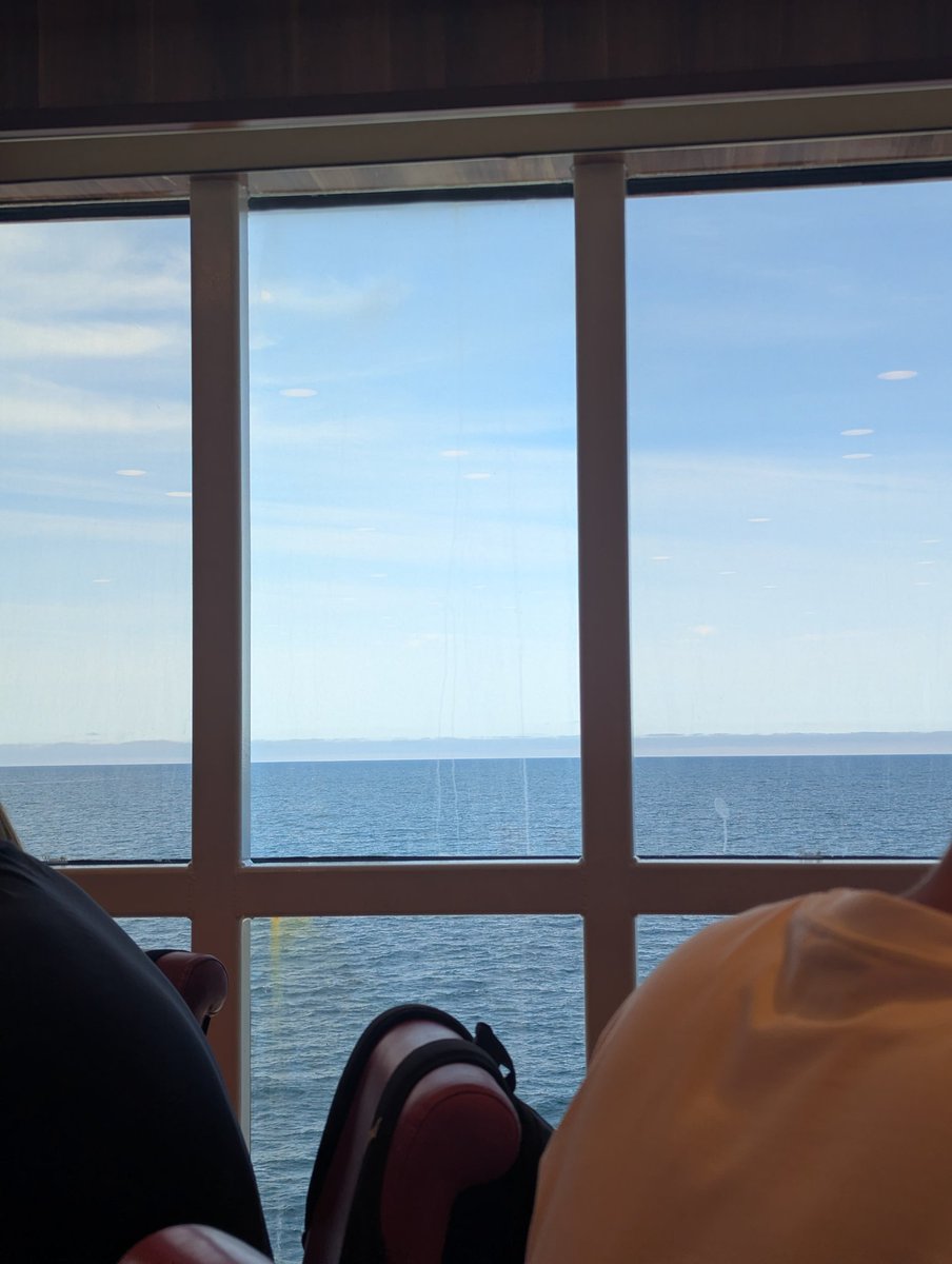 emoAileen's tweet photo. Nothing but the ocean 😬😬 shouldn't have watched so many videos of shipwrecks, monster waves etc 😂🫠 https://t.co/TLcYJU88gw