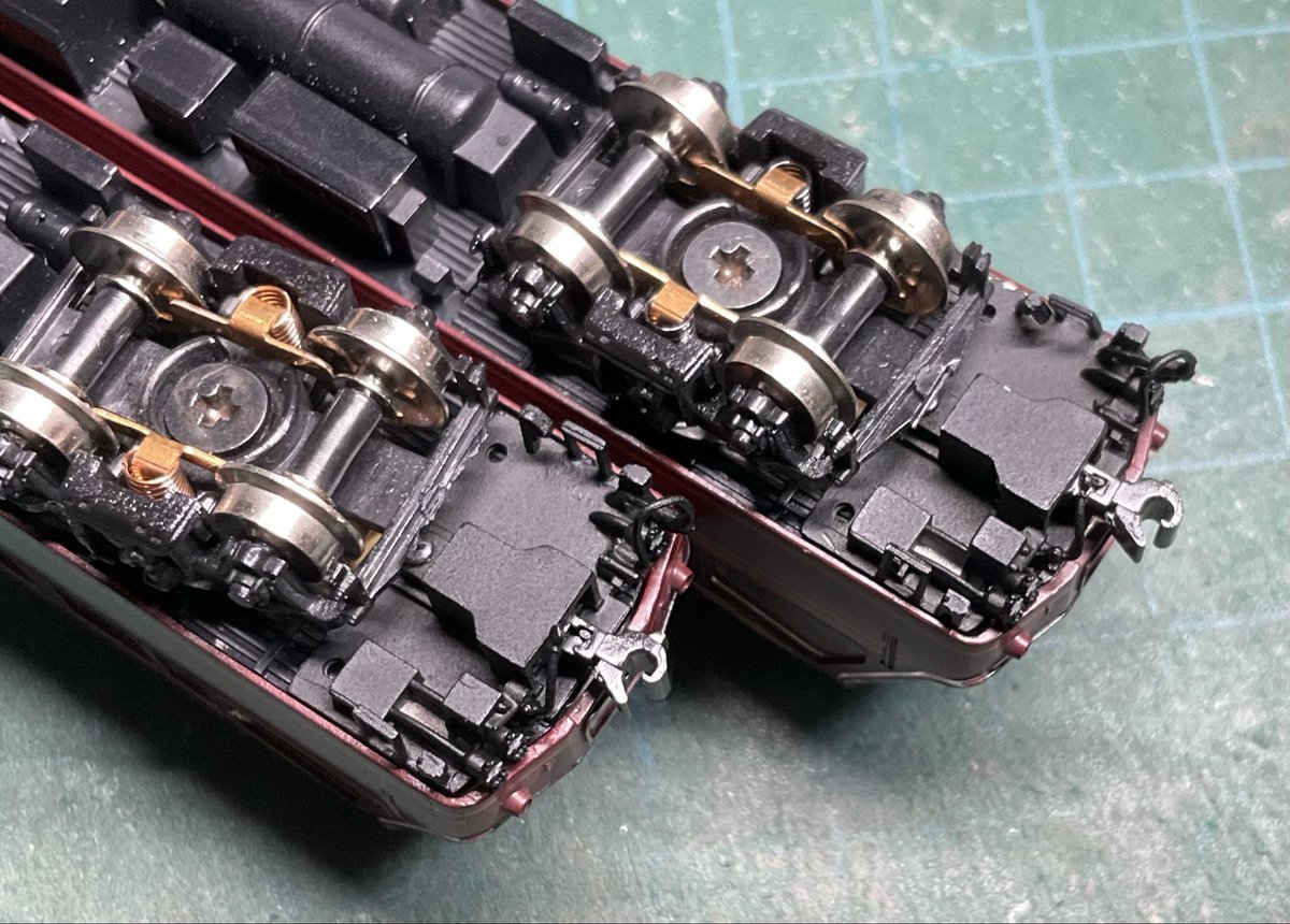 masazo301m's tweet photo. K.L Labの サロン東京用カプラー を塗装した上で取り付けてみました

TOMIXの旧製品がベースですが、カプラーが変わると見栄えも良くなりますね♪
こうなると他の部分もいじらないとな…

さて明日のJNMAですが、数年ぶりに K.L Labブースにてお手伝いします。午後の短時間ですが頑張らせて頂きます💪 https://t.co/5IGr4VezQ4