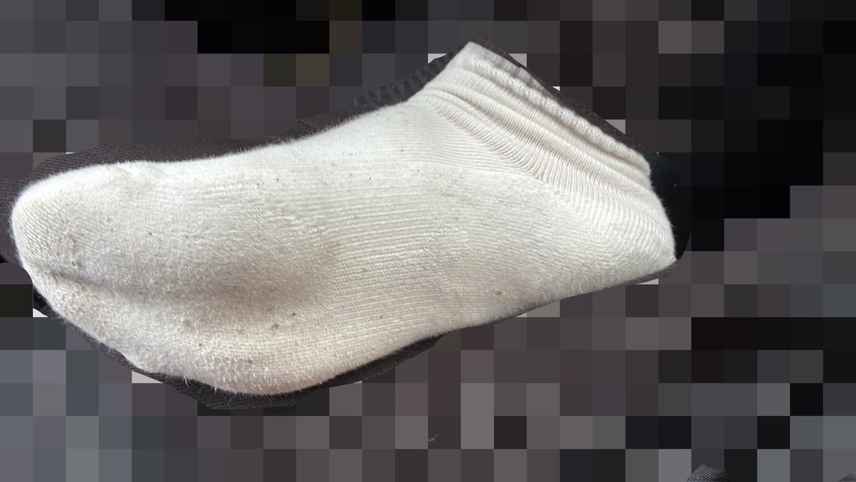 aaaaa_kichi's tweet photo. 3日目？仕事終わりの靴下🧦
今日もお仕事疲れたな〜🥹
#靴下売ります　#靴下売り子　#私物売り子　#臭いフェチ　#足フェチ　#下着売ります https://t.co/01DHPmC2Jp