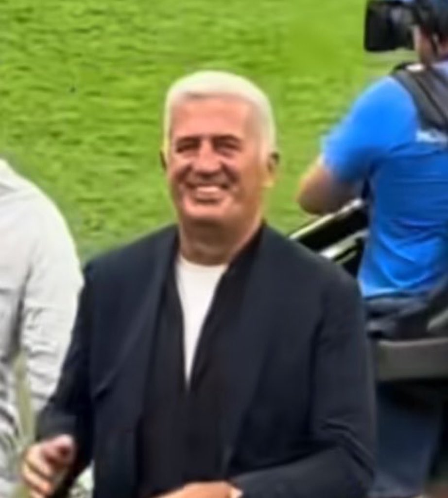 Squadra213's tweet photo. Pour rappel, voici la réaction de Vladimir Petković 🇨🇭 lorsque des supporters ont demandé sa démission après le match contre la Suisse.

😐😐😐 https://t.co/jIpAVXduDL