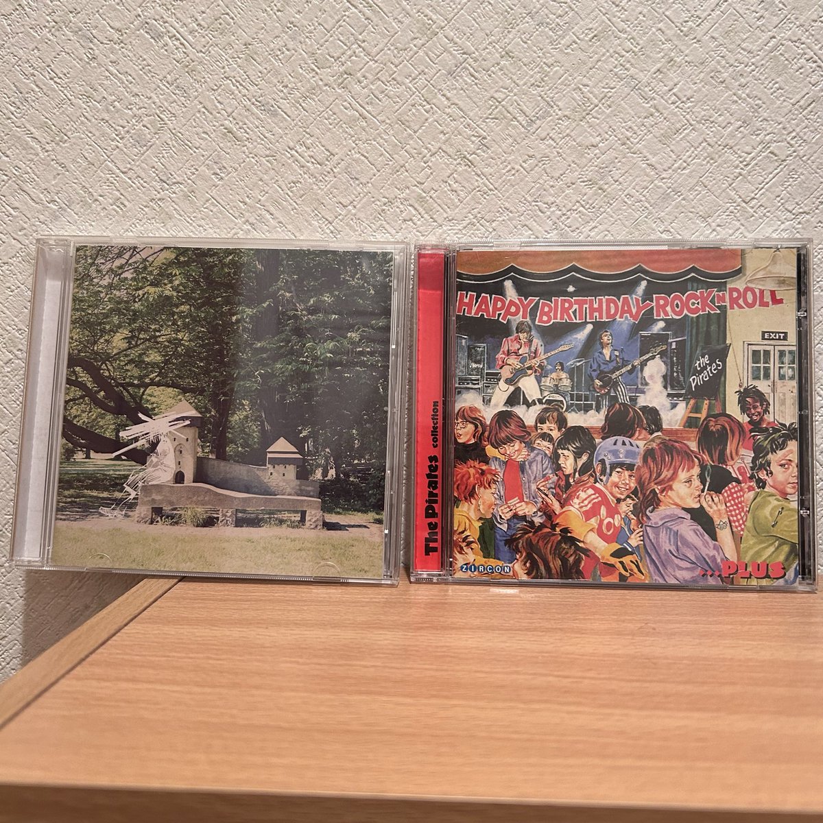74ReSTART's tweet photo. 途中下車して寄ったブコフ聴きたいのたくさんあったな💦
かなり絞って2枚だけ🎶
#ヨルシカ
#ThePirates
そんな事より来週ライブだから練習しなきゃ🎸💦 https://t.co/dwBjU0VyGb