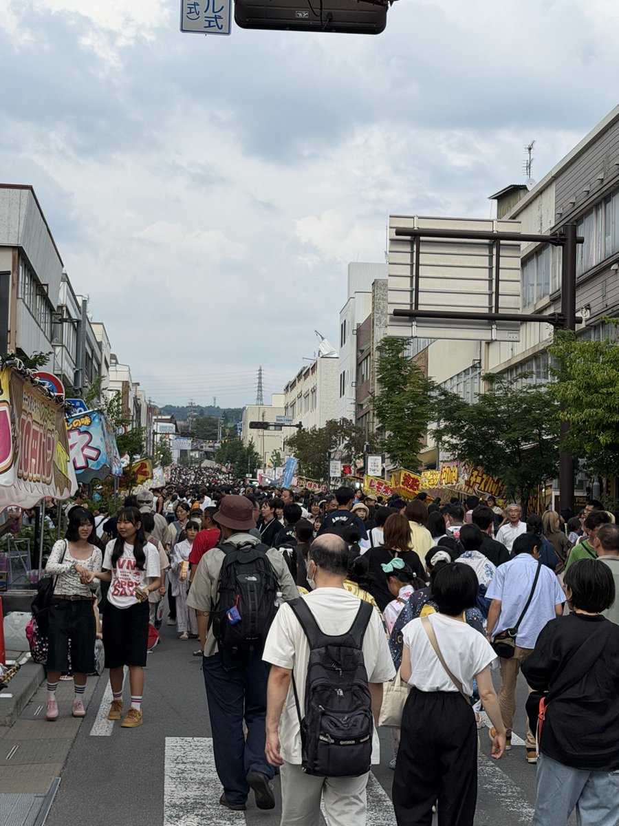 fumishas's tweet photo. 泊まりは小諸だけど
まさかのお祭りやってて
行こうと思ってた居酒屋が空いてない
他も予約でいっぱいで入れなかったから
スーパーツルヤで惣菜とお酒買って
部屋飲みになった
今祭り囃子がエンドレスで演奏されている https://t.co/Elcwb1xQIp