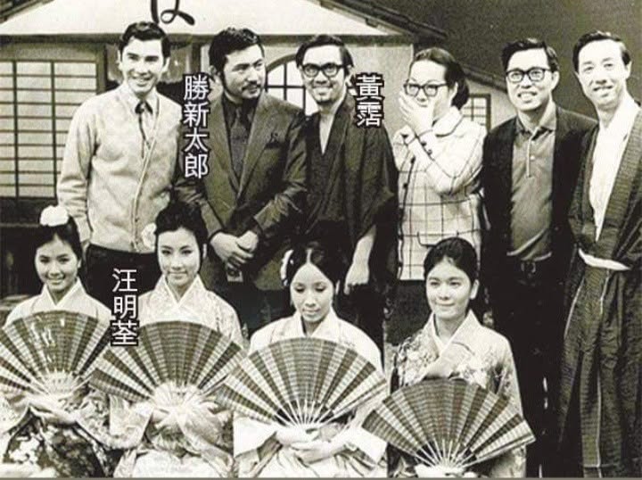 AfrikaanBeat's tweet photo. 珍しい写真。黄霑氏と勝新太郎氏の共通人物は李小龍さん！＃港産片 https://t.co/i6N9PctVbH