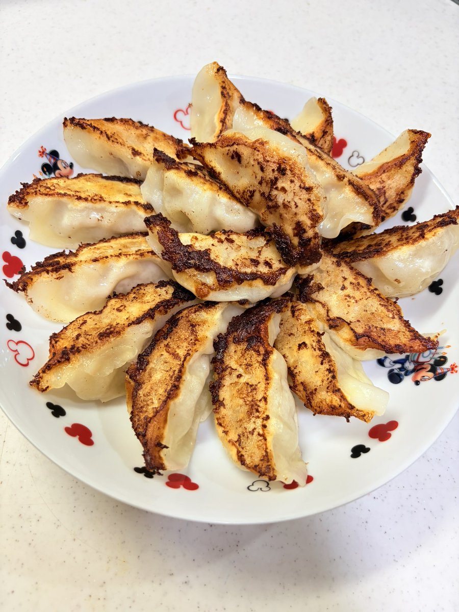 kenken0965's tweet photo. 今夜の夕飯は

海老餃子
玉子とトマトの炒め物
サラダ https://t.co/6GqniRgVLi