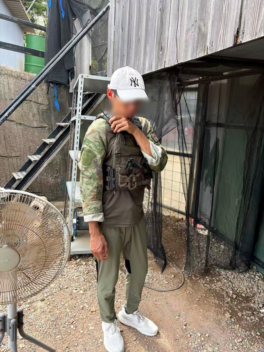 LIU_Airsoft's tweet photo. 人生初めての特小トランシーバーを使てみてご満悦。（なんて格好してんだ俺） https://t.co/pXfXgM0QkY