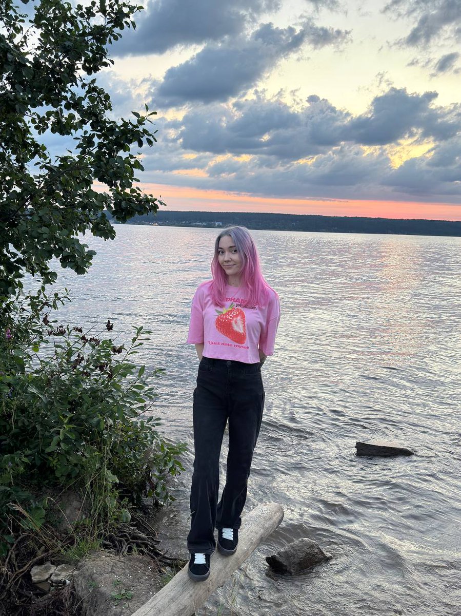 PixelKitty_exe's tweet photo. just me and the sunset… rate the view 1-10? ;3 https://t.co/sTP9GauDw6