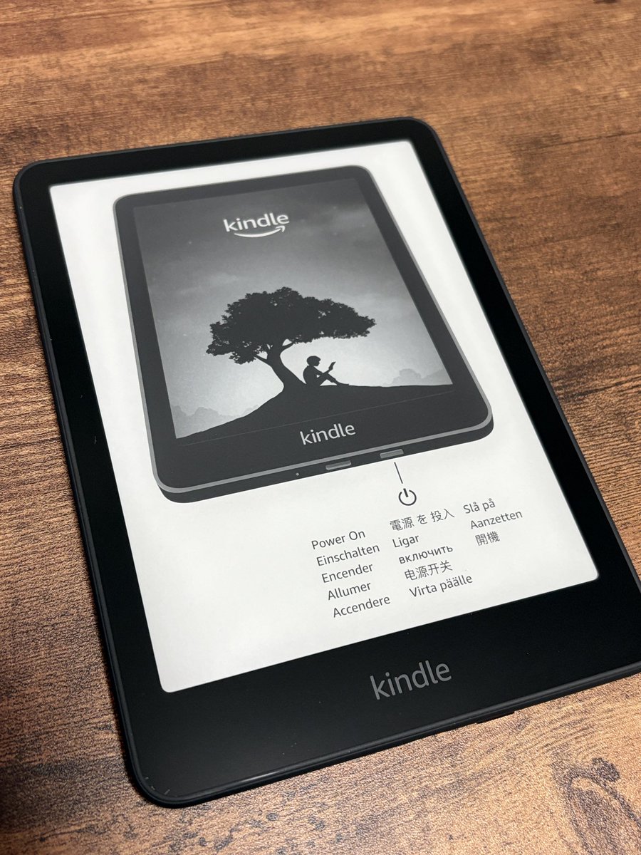 hiro_kt's tweet photo. 第12世代のKindle Paperwhite買った。8世代（無印）、10世代と並べてみると進化してるのがよくわかる。画面大きくなって嬉しい。 https://t.co/zt0jyiOzvl