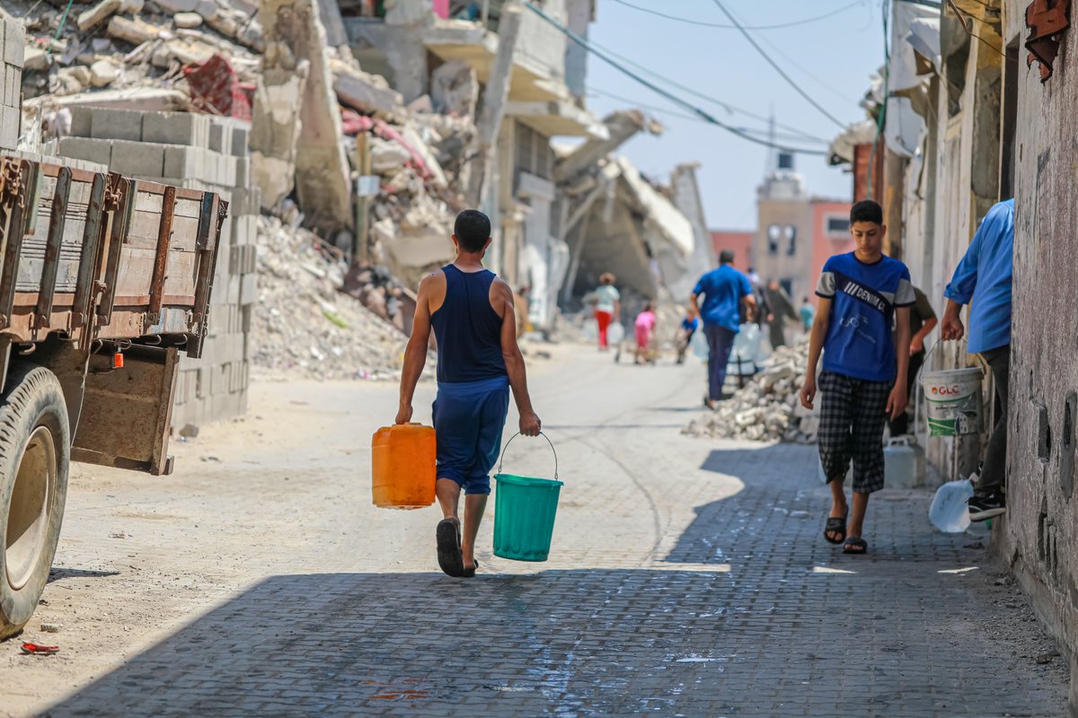 CAFOD's tweet photo. 84% of households in Gaza are experiencing water insecurity. 

In response, our local partner Caritas Jerusalem are operating water trucks which can travel to shelters, camps for displaced people and communities that are cut off from water. 

https://t.co/INWx9Qqyz5 https://t.co/2LXXuNnsxV
