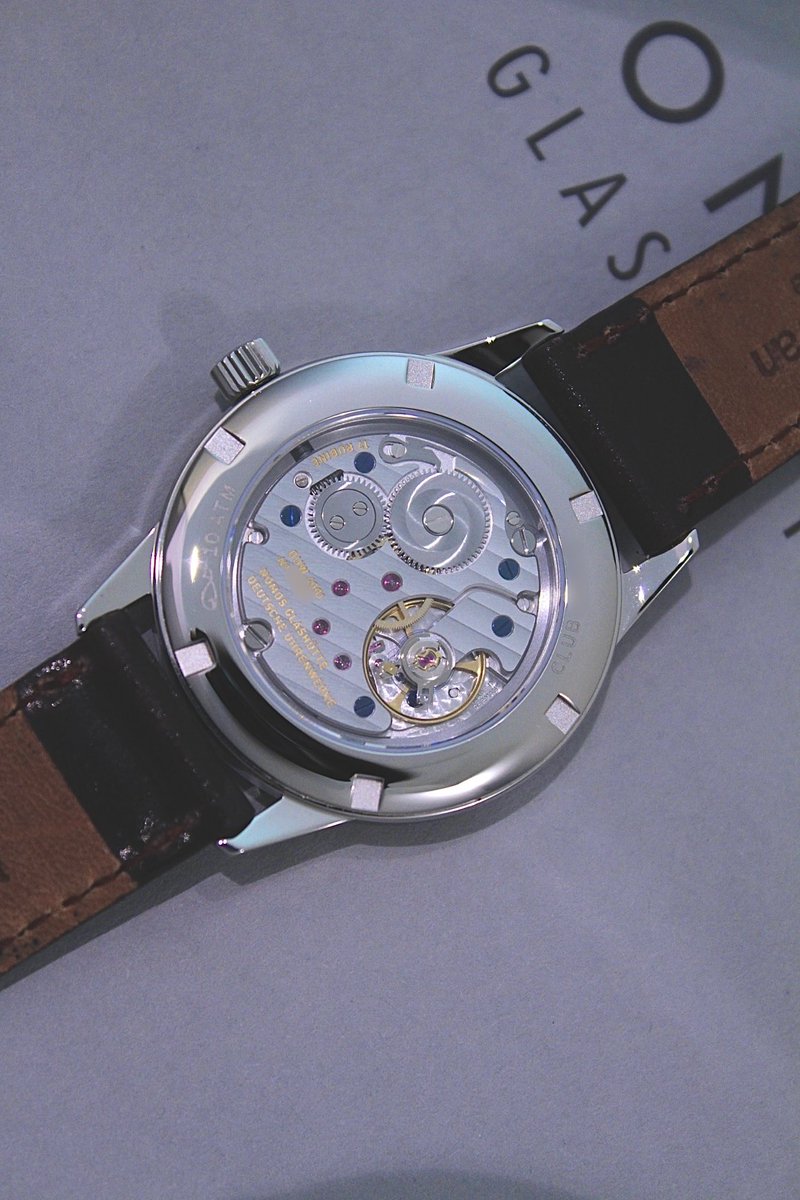 tadanomatsumoto's tweet photo. 何事も、ほどほどが一番。

NOMOS Clubは、その“程よさ”が良い時計だと思います。

きれいだけど、気を遣いすぎなくていい。

カジュアルだけど、雑には見えない。

毎日使う時計として、この安心感があるから最近人気なのかな？と思います。 https://t.co/Pm5i9LJKF2