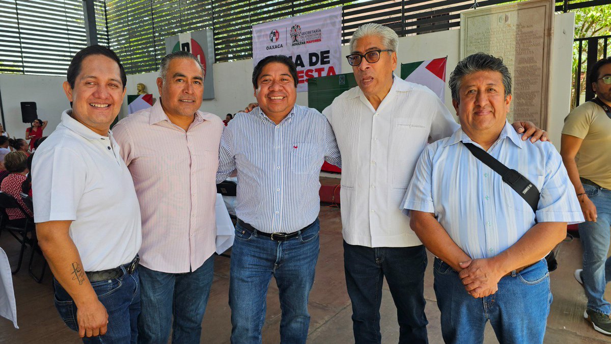 Abogado_Reyes's tweet photo. Un gusto acompañar a la Dirigencia Estatal del #PRIOaxaca, en la toma de protesta de la Secretaria de atención a las personas #AdultosMayores, con ello el #PRI reafirma su compromiso de trabajo,apoyo y defensa de los derechos de nuestr@s adultos mayores.
#FelizSabado!!! https://t.co/NJ7JKWeGqI