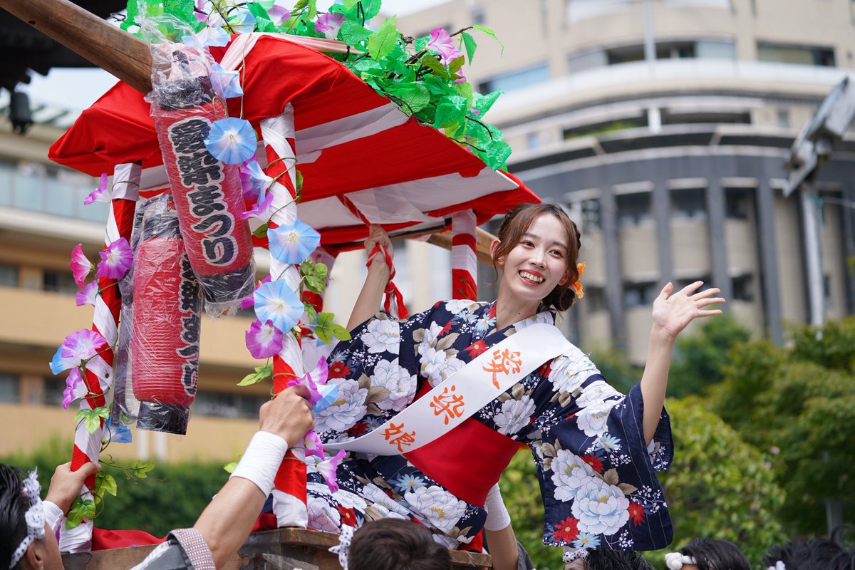 itchan_ann's tweet photo. 2026.6.30~7.2
愛染まつり 愛染娘

一般公募185名から選んでいただき
貴重な経験をさせていただきました。

来年からもOGとして
関わっていきたいと思います🌼*･

9名の愛染娘のみんな
仲良くしてくれてありがとう✨
これからもよろしくね🩷

大阪の夏が始まりました🎐🫧 https://t.co/HdUzOEQI6g