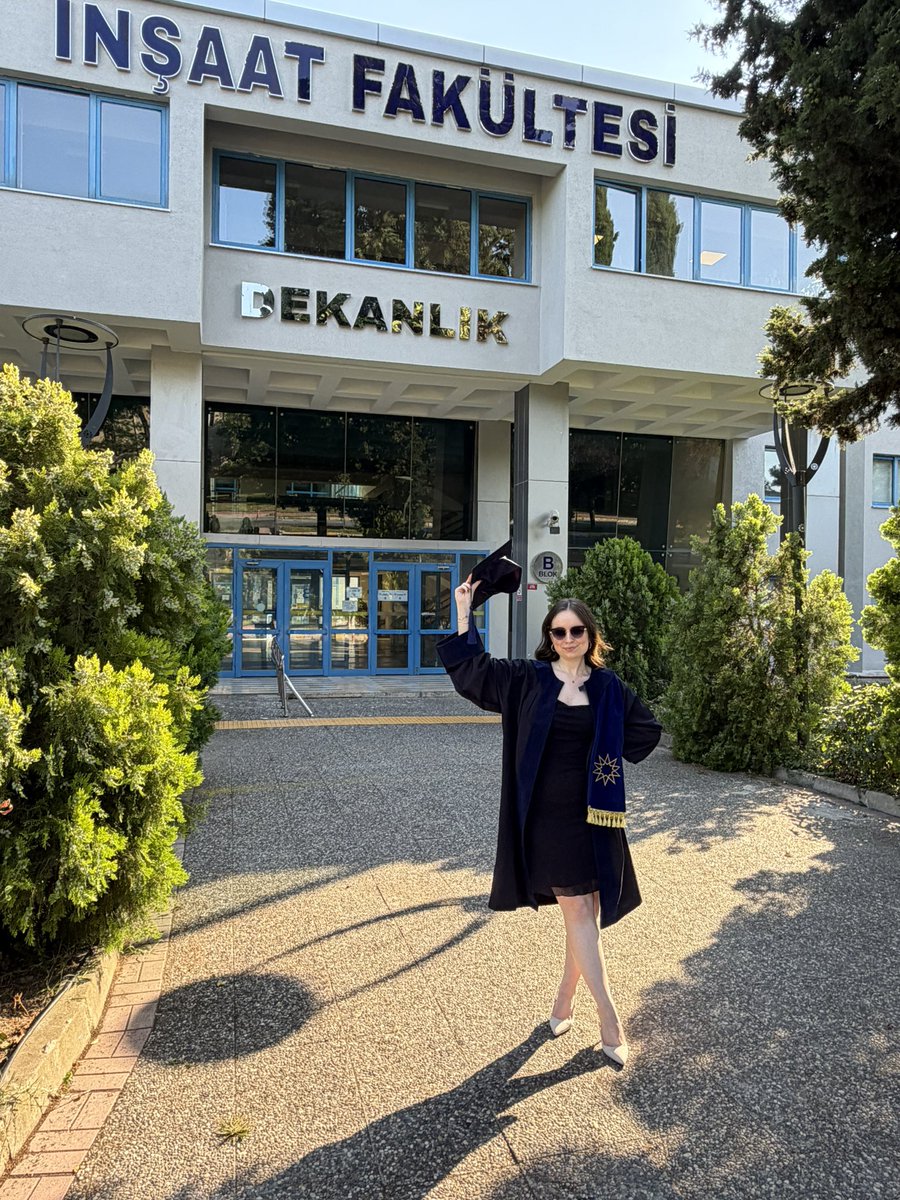 elprofandberlin's tweet photo. Hadi ben kaçovvvvv🎓❤️🎉
It’s over.
MSc.
“Bugünlere gelmek hiç kolay olmadı Canpolat” https://t.co/aqUpTX0il3