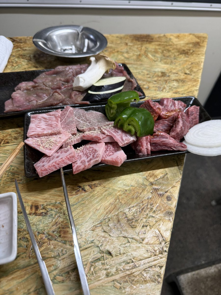 JINGIDESU's tweet photo. 今日も今日とで焼肉🙄💙 https://t.co/yltib7nygZ