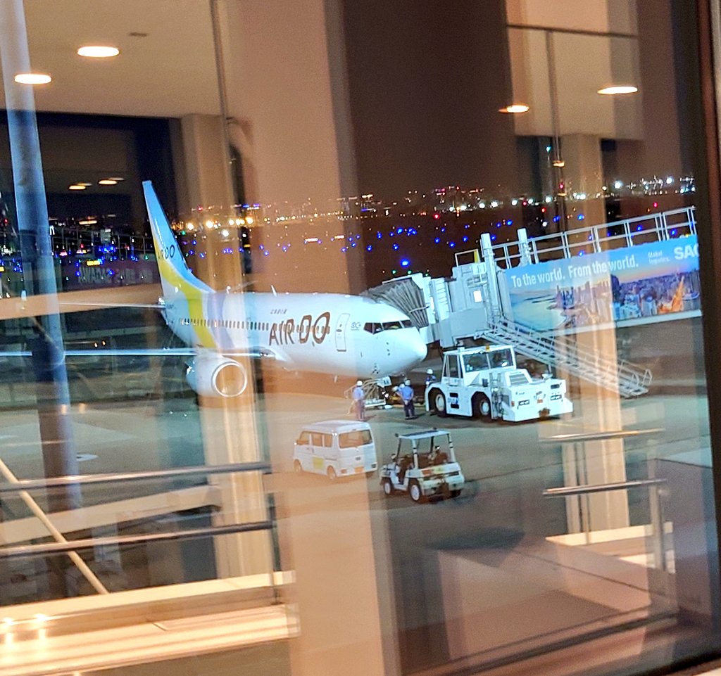 chibimimi666's tweet photo. じゃ!帰ります✈
てっちゃん「こんばんは」って言ってたけど、昼公演やってくれてありがと!!
おかげで日帰りできるよ✌(´>ω<｀)✌ https://t.co/Mowd1qQBin