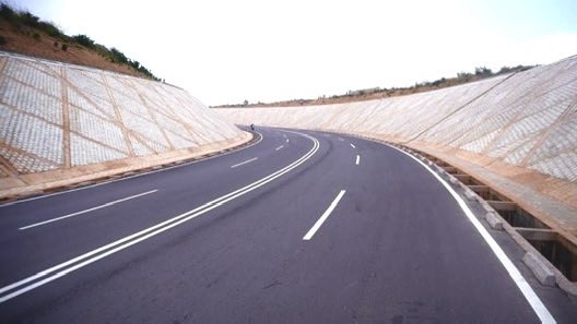 benjimk's tweet photo. 🚧🇨🇩 Découvrez la rocade de Kinshasa ! Une route de contournement qui permettra de désengorger la circulation, fluidifier le trafic 🚗💨 et faciliter les déplacements dans la capitale Congolaise 🌍 https://t.co/IHqQd539ZO