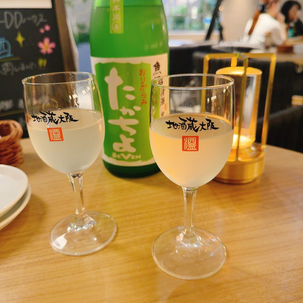 apple0121's tweet photo. 夜ご飯は海鮮〜！
久々にお酒飲んだら一瞬で酔ってしまいご迷惑おかけしてしまった💦
LED飲みやすくて美味しかったなぁ✨ https://t.co/pAxIRADbip