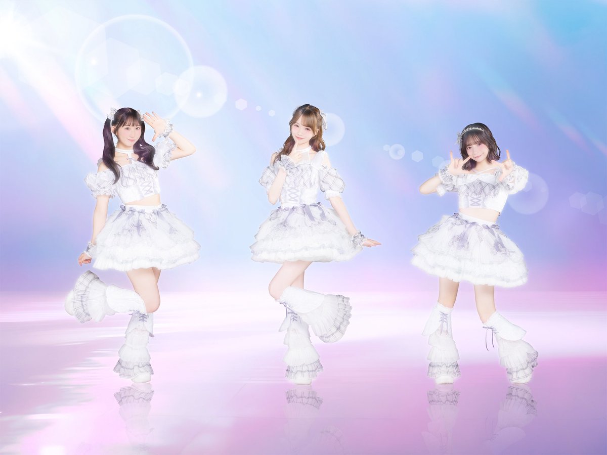PUREME_official's tweet photo. ୨୧˚₊✧───────────✧₊˚୨୧

                ✦ PURE ME ✦
              新ビジュアル解禁🗝

୨୧˚₊✧───────────✧₊˚୨୧

「 はじめまして、PURE MEです 」

一ノ瀬まい @pureme_mai 
緋月みこ @pureme_mico 
立花ロレナ @pureme_lorena 

#ぴゅあみー https://t.co/ireMyr0Zno