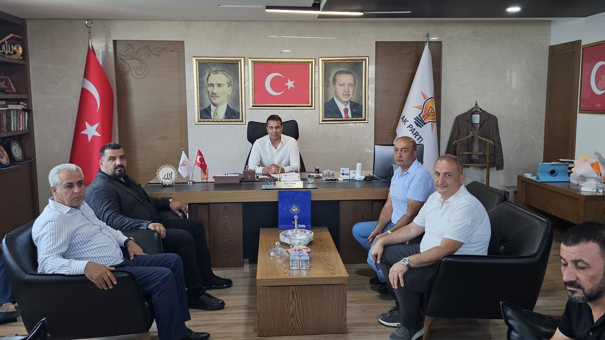 OMehmetoglu21's tweet photo. 📍 AK Parti Diyarbakır İl Başkanlığı

Yönetim kurulu üyelerimizle birlikte, AK Parti Diyarbakır İl Başkanlığı görevine atanan kıymetli İl Başkanımız Sayın Hamit Sümer’i ziyaret ederek hayırlı olsun dileklerimizi ilettik.

Güler yüzü, samimiyeti ve misafirperverliği için kendisine gönülden teşekkür ediyorum. İnşallah birlik ve beraberlik içerisinde, Diyarbakır’ımız ve teşkilatımız için omuz omuza güzel hizmetlere imza atacağız.

Rabbim yolunu ve bahtını açık eylesin. Görevinde üstün başarılar diliyor, bu kutlu görevin kendisi ve teşkilatımız için hayırlara vesile olmasını temenni ediyorum.
@abuyukgumus @hakanaksu058 @AvukatErsanAksu @HamitSumer21 @Kepoluasuna @GalipEnsarioglu @mehmetsaityaz