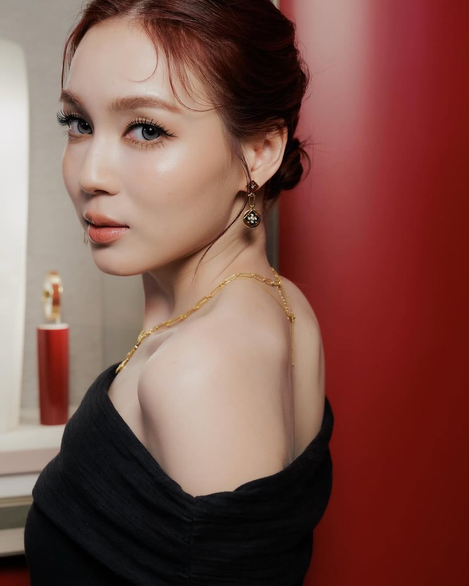 ayvtte's tweet photo. Chow Tai Fook 

เชิญแวะชมบูติกโฉมใหม่ พร้อมเปิดตัวคอลเลกชันล่าสุด "DAWN" และสินค้าที่มีจำหน่ายเฉพาะที่นี่เท่านั้น
#ChowTaiFook 
#DAWNCollection https://t.co/bRXQ5q5S4C