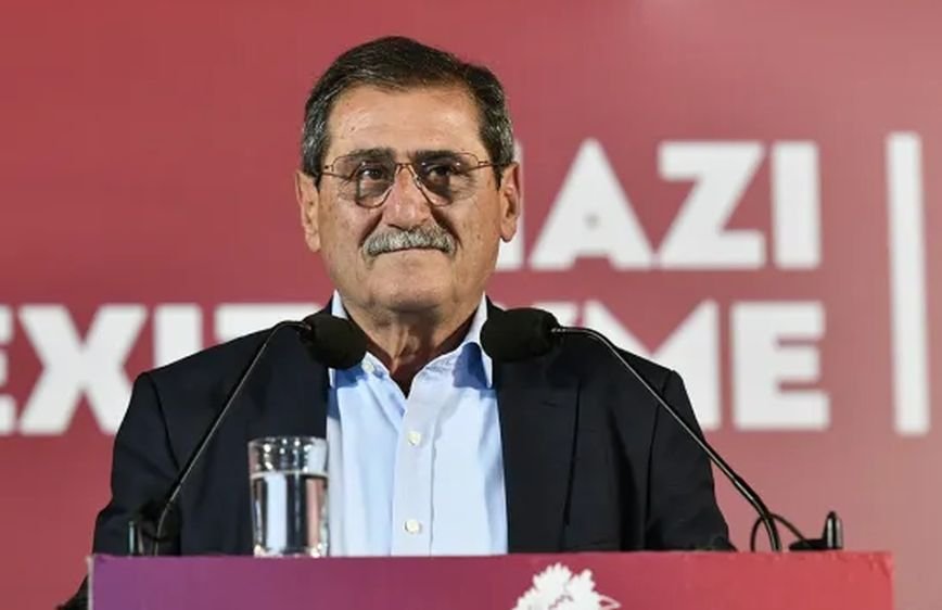 unico11226's tweet photo. Κάποιοι έψαχναν πλάγιους τρόπους να μπλοκάρουν τις έρευνες για τους υδρογονάνθρακες στο Ιόνιο. Ο πρόθυμος χρήσιμος ηλίθιος που βρέθηκε ήταν ο Δήμαρχος της Πάτρας, Κώστας Πελετίδης, που εκλέγεται με στήριξη του @gt_kke. Άρχισε να διαδίδει την ψεκασμένη θεωρία της "τοξικής λάσπης", που θα έθετε σε κίνδυνο την πόλη, αν κέντρο των ερευνών γινόταν το λιμάνι της Πάτρας.

Μόνος του δε μπορούσε να τα καταφέρει. Έσπευσαν να συνασπιστούν μαζί του άλλα 2 τζιμάνια.

Ο ένας ήταν ο "απόστρατος" του @pasok και αόρατος βουλευτής του νομού Αχαΐας @g_papandreou.

Ο έτερος, ο πρόεδρος του Επιμελατηρίου Αχαΐας κι εκδότης Θόδωρος Λουλούδης, πρόσκειτα στη @neademokratia κι έπαιζε τη θεωρία της "τοξικης λάσπης" στην εφημερίδα του, την "Πελοποννησο".

Και γιατί τα έκαναν όλα αυτα; Ο Παπανδρέου επειδή είναι "οικολόγος" (αν και δεν αποκλείεται η εμπλοκή του λογω της ΜΚΟ Mercy Corps), ο Λουλούδης επειδή είναι ανάδοχος αρκετών έργων και υπηρεσιών στον Δήμο Πατρέων.

Ποια ήταν η κατάληξη; Άδραξε την ευκαιρία το λιμάνι της Ηγουμενίτσας και θα γίνει αυτό σε πρώτο στάδιο η βάση για τις έρευνες.

Ποιος θα είναι χαμένος αν η Πάτρα απολέσει την ευκαιρία να είναι χερσαία βάση για τις επερχόμενες έρευνες/γεωτρήσεις στο Ιόνιο; Οι Πατρινοί, που θα στερηθούν εκατοντάδες θέσεις εργασίας και προοπτικές ανάπτυξης για την πόλη εξαιτίας 3 ξόανων, που εξυπηρετούν ίδιον όφελος ή ύποπτα συμφέροντα εξ Ανατολών...