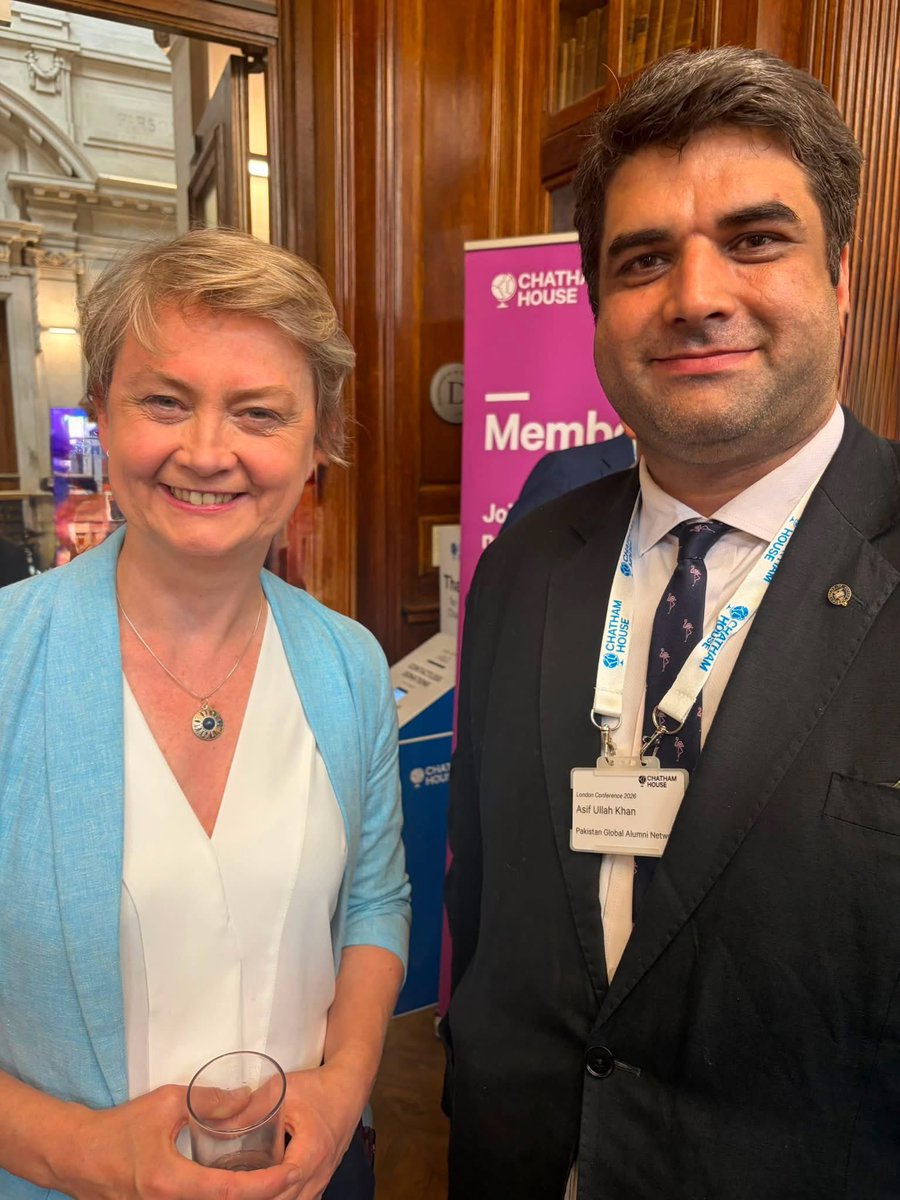 asifullahk's tweet photo. Great to meet UK Foreign Secretary @YvetteCooperMP, a fellow #Oxonian, on the margins of the @ChathamHouse London Conference

#CHLondon https://t.co/bo2DHickyd