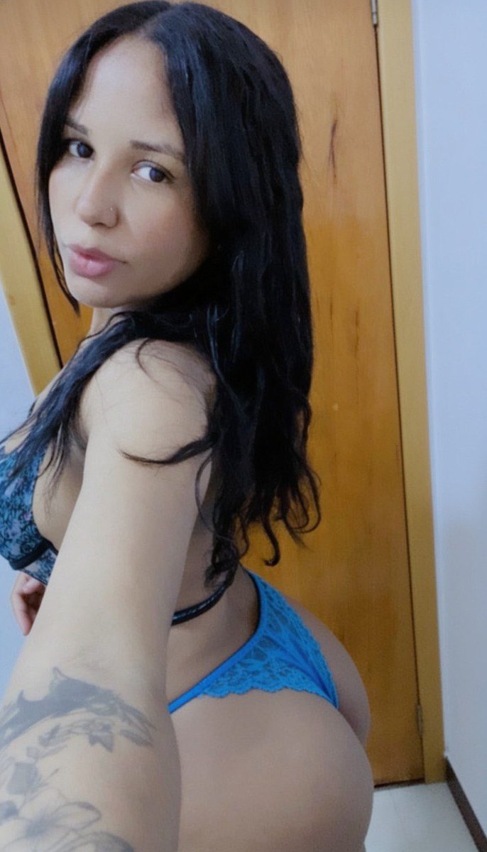 Larissavzds's tweet photo. Vou deixar uma versão em nudes apago em 2 hora https://t.co/AJE3U7KevS