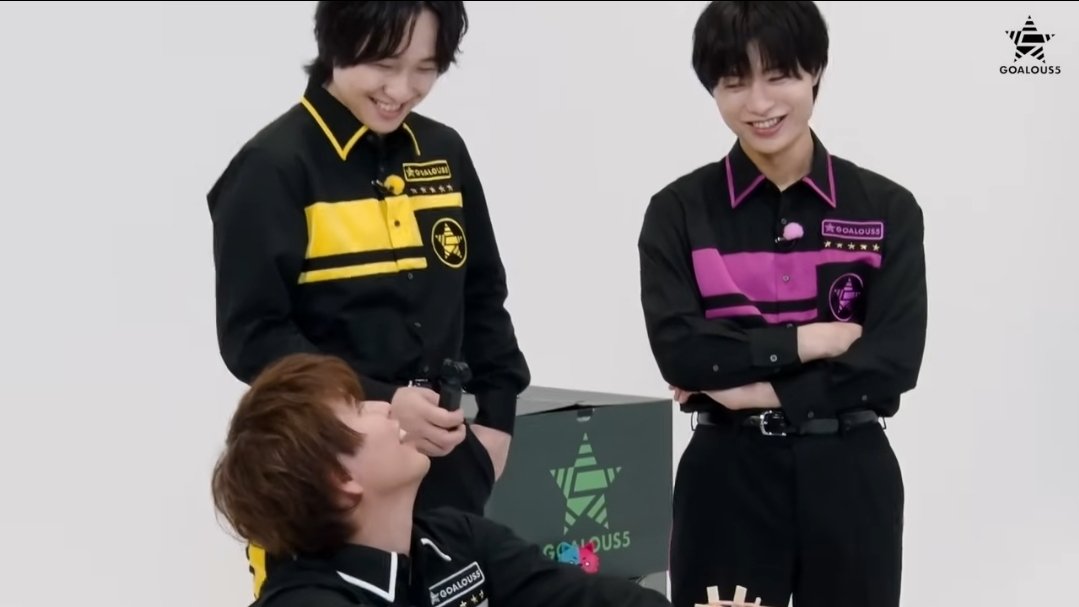 more3_dropping's tweet photo. 御三家まじ好きすぎる、過去回も御三家回繰り返し観てる。この3人相性良いと思うってかそもそも💛が基本誰とでも相性良いんだが、💚がいると割と💛もボケ側に回るその万能さも好きなんだよね人柄含めて https://t.co/l66bYYuukC