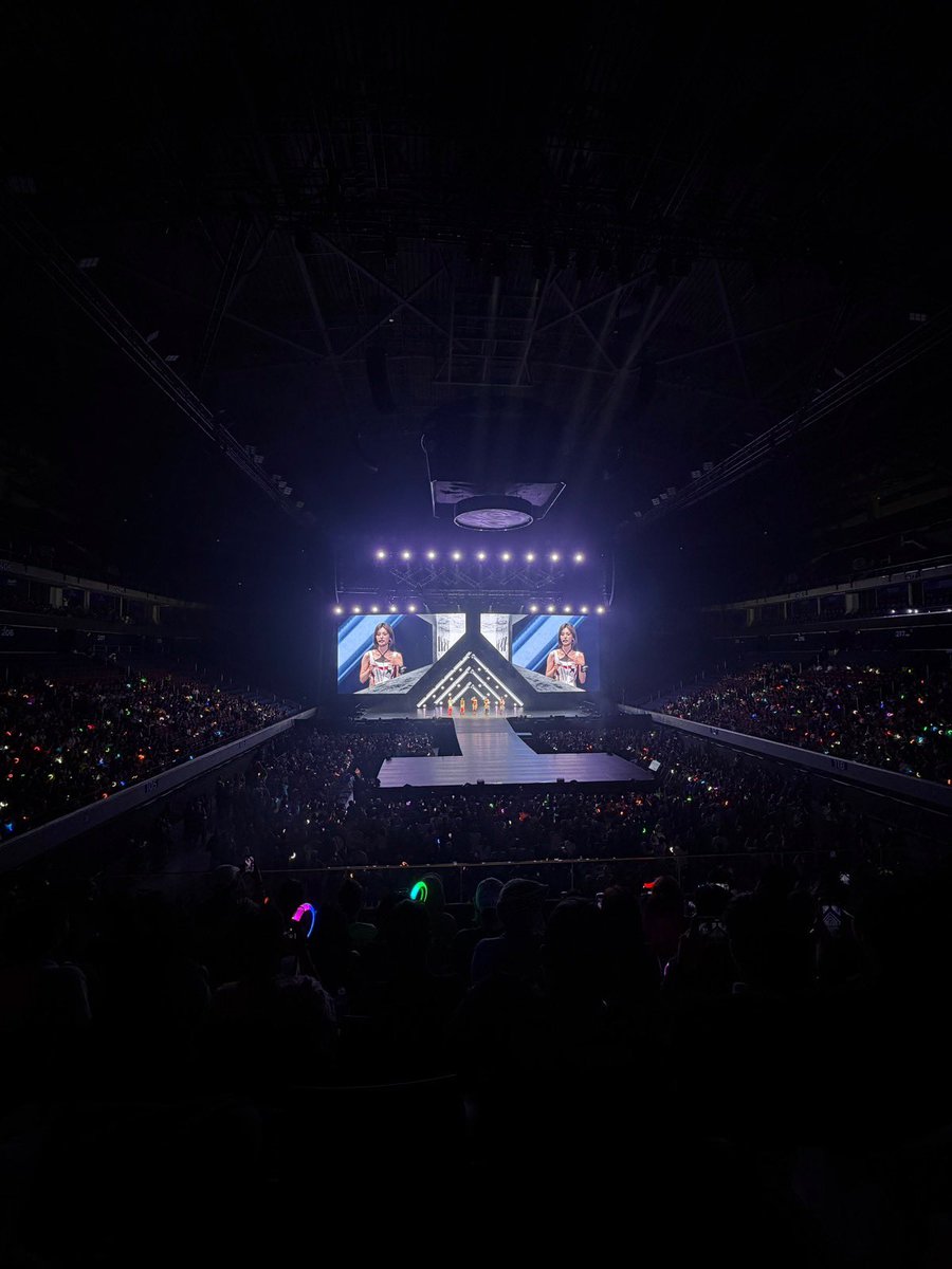 smsupermalls's tweet photo. MIDZYs make some noise!!

@ITZYofficial's charisma is going to the max at your most loved @MOAArena performing for their concert Tunnel Vision! 

#SMFandom #GalaToTheMax #ITZY_TUNNELVISION_MANILA https://t.co/7s77bmZphX