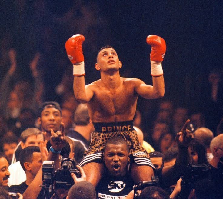 RootsOfCombat's tweet photo. Prince Naseem 🥊 https://t.co/GeOXtNghn0