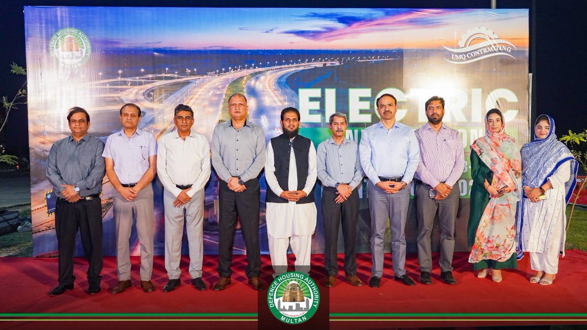 LahorePropertie's tweet photo. #DHAMultan #DevelopmentUpdate #StreetLightSystem #InfrastructureDevelopment #UrbanDevelopment #SmartCommunity #ProgressInMotion #SafeStreets #CentralSquare #MB04 #PC01 https://t.co/Z9YpaPk2ur