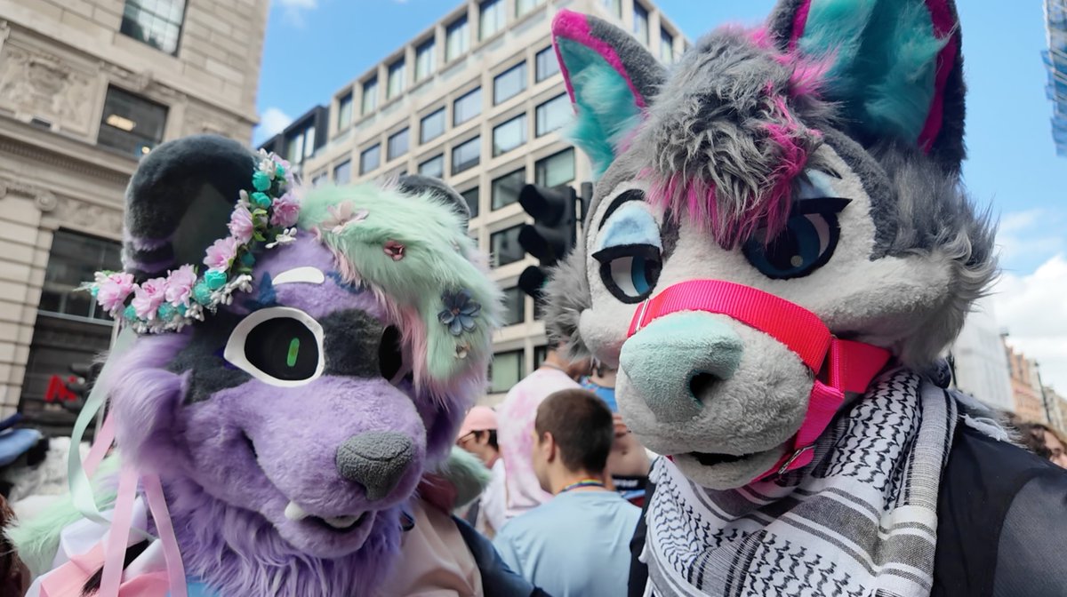 MrMennoTweets's tweet photo. #PrideInLondon was such a bizarre hodgepodge of AGPs, topless men, furries... and children draped in 'trans' flags 😬🚩

Working hard on my vid... aiming to have Part 1 out this eve (about the general madness) and Part 2 tmrw eve (about God & The Gays... I ended up having quite a few convos with Christians, some super pro-gay, others not so much!)

Will post the link as soon as I've got it 😉