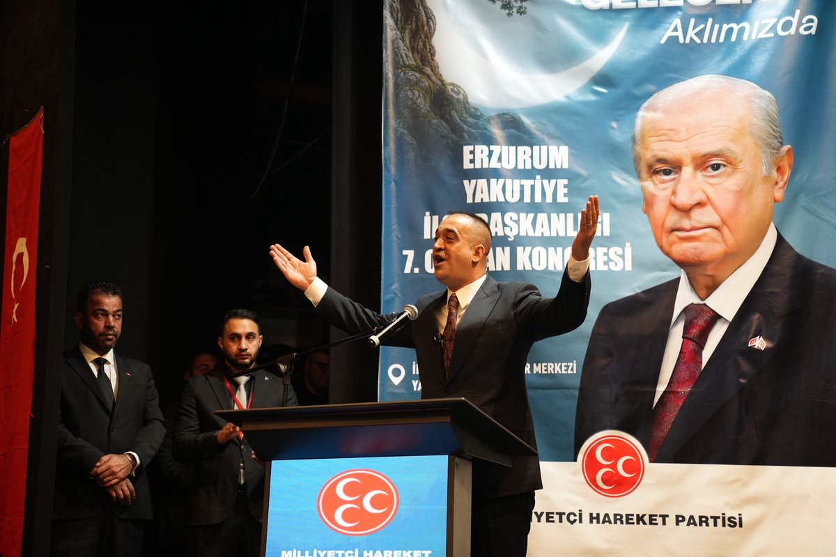 ademyurdagul's tweet photo. 📍MHP YAKUTİYE İLÇE KONGRESİ

Genel Başkanımız, Bilge Liderimiz Sayın Devlet Bahçeli Beyefendinin emir ve talimatlarıyla başlayan “Kardeşlik Kalbimizde, Gelecek Aklımızda” temalı ilçe kongrelerimiz kapsamında bugün Yakutiye ilçe kongremizi gerçekleştirdik. 

Erzurum Milletvekilimiz Prof. Dr. Kamil Aydın, Genel Başkanımızın Baş Danışmanı Prof. Dr. M. Hanifi Macit, MHP MDK Üyemiz Av. Bilgin Ertaş, Ülkü Ocakları İl Başkanımız Mevlüt Özcan, İspir Belediye Başkanımız Ahmet Coşkun, İl Yöneticiletimiz, İlçe Başkanlarımız, Kaçep Birimimiz, Meclis Üyelerimiz, Kamu Sen, TÜRKAV, Türk Hukuk Enstitüsünün temsilcileri, akademisyenlerimiz, şehit ailelerimiz, önceki dönem il başkanlarımız, ülküdaşlarımız ve kıymetli hemşehrilerimizin yoğun katılımıyla gerçekleşen kutlu toyumuz, birlik, beraberlik, kardeşlik ve coşku içerisinde tamamlandı. 

Bu vesileyle, yeniden göreve seçilen İlçe Başkanımız, değerli yol arkadaşım Sinan Demir ve kıymetli yönetimini tebrik ediyor, muvaffakiyetler diliyorum.