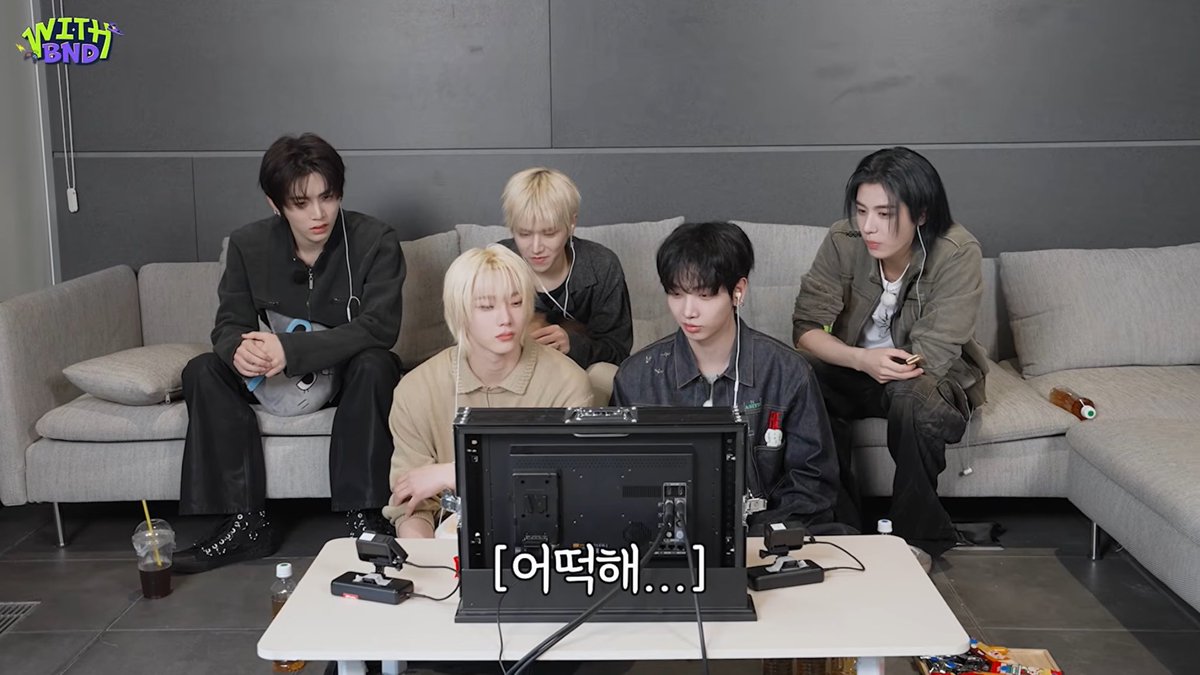 xnocxnocx's tweet photo. 운학이 전생에 거지라니까 뒤로 넘어가더니 엄마아빠 없다니까 존나숙연해짐 https://t.co/nRSuhixiL8