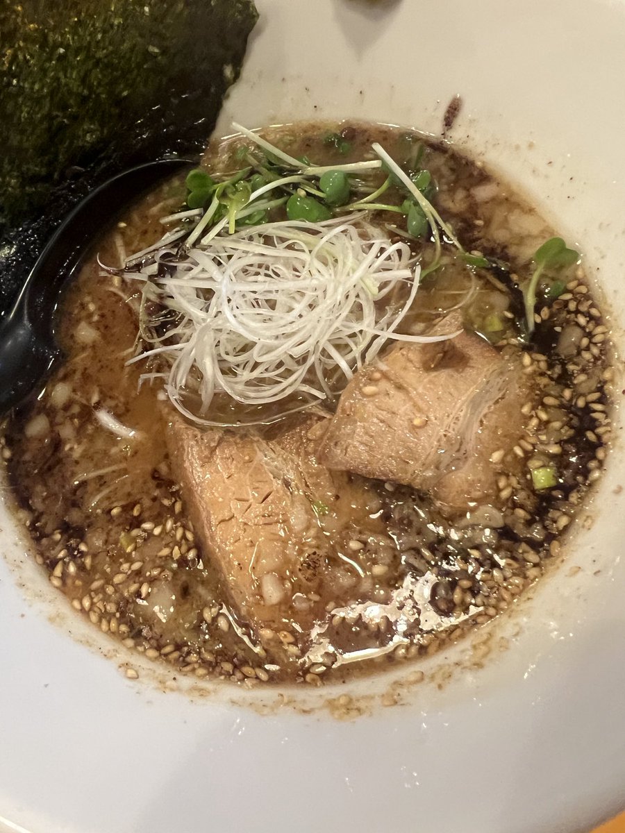 _Ayxmx5's tweet photo. 最近ラーメン全然食べやんようになったあんなに食べてたのに🍜 https://t.co/zDMlP8Ec55