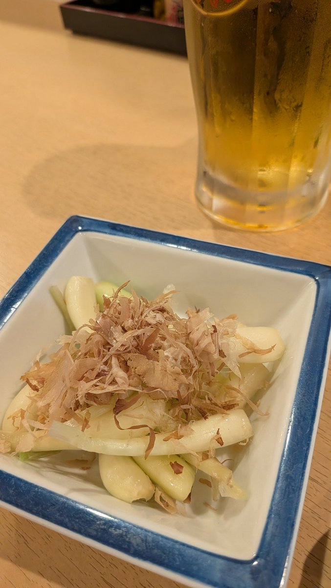 yoo_sfc's tweet photo. ホテルにチェックインして少し落ち着いたので近所の居酒屋で夜飯を。
島らっきょうとかてびちの煮付けとかうめぇ https://t.co/r0GzR2fgd8